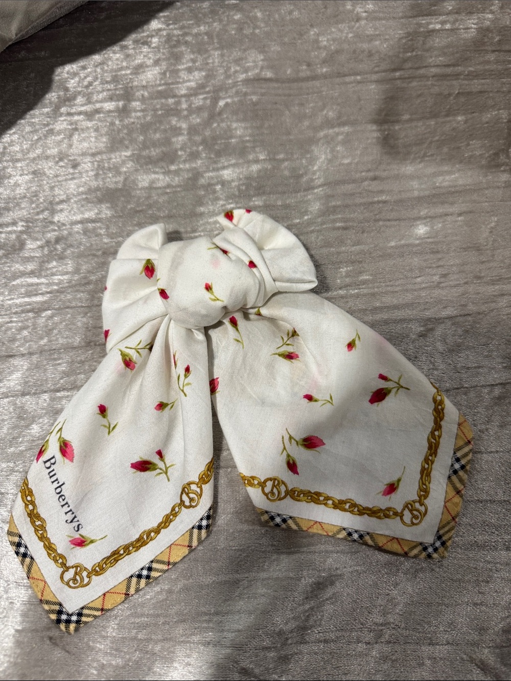 Burberry White Floral Silk Bow Scarf with Gold Chain Trim #vintage